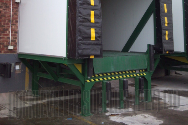 Dock-Rite Dockleveller in Free Standing Base Frame – external self-supporting dockleveller installation for retrofits and rented facilities in South Africa