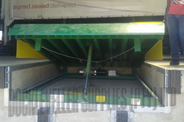 Manual / Electro-Hydraulic Swing Lip Dockleveller