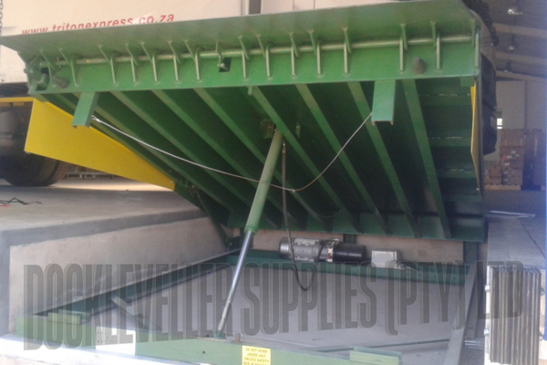 Dock-Rite Manual or Electro-Hydraulic Swing Lip Dockleveller – heavy-duty dockleveller for indoor and outdoor loading bays, available in manual or powered operation, South Africa.