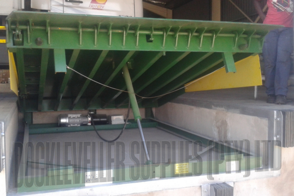 Dock-Rite Manual or Electro-Hydraulic Swing Lip Dockleveller – heavy-duty dockleveller for indoor and outdoor loading bays, available in manual or powered operation, South Africa.