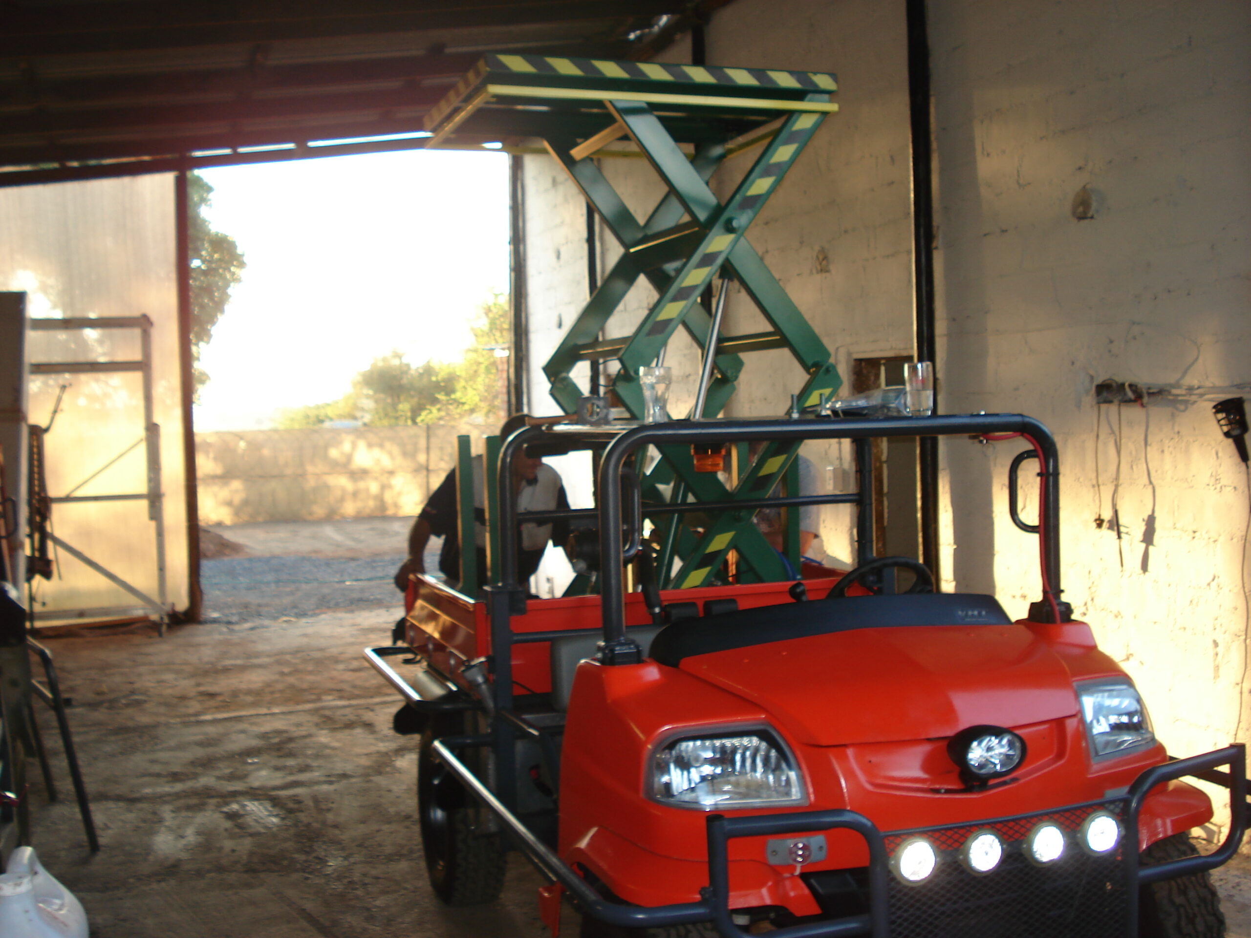 Small Vehicle Scissor Lift